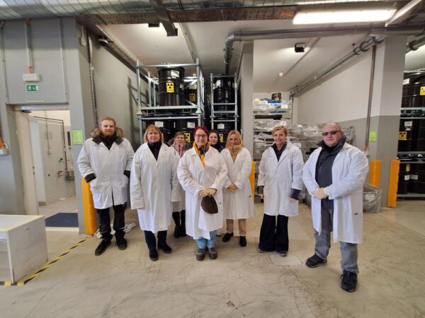 Delegacija Minisitrstva za okolje, podnebje in energijo in ARAO v Centralnem skladišču radioaktivnih odpadkov