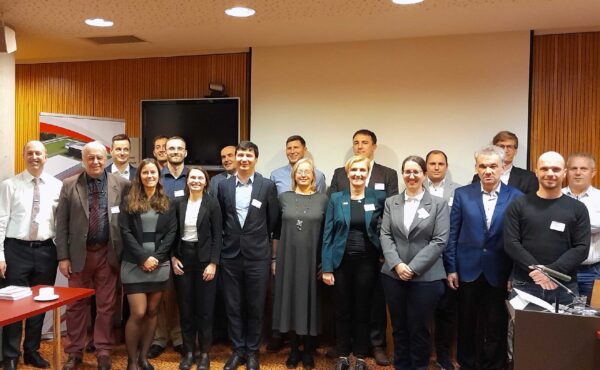 Udeleženci regijskega seminarja o ravnanju z radioaktivnimi odpadki